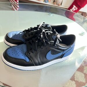 Jordan one retro lows OG Mystic Navy Size 8